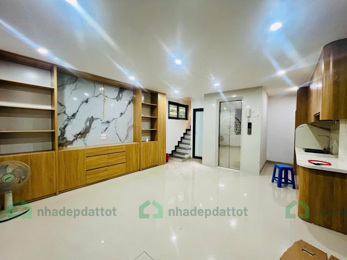 Minh Khai trung tâm – Nhà lô góc 3 thoáng, 6 tầng thang máy – 35m2