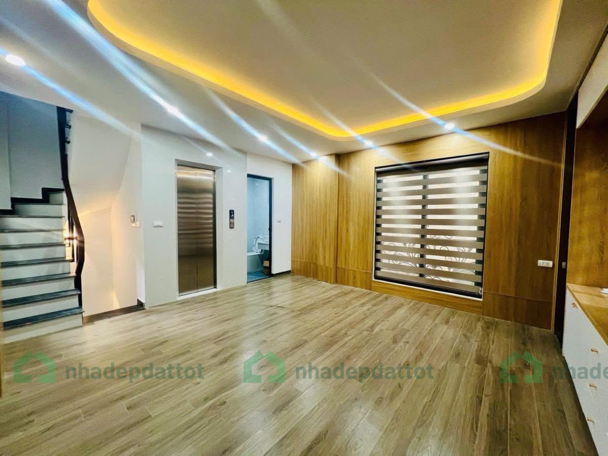 Minh Khai trung tâm – Nhà lô góc 3 thoáng, 6 tầng thang máy – 35m2