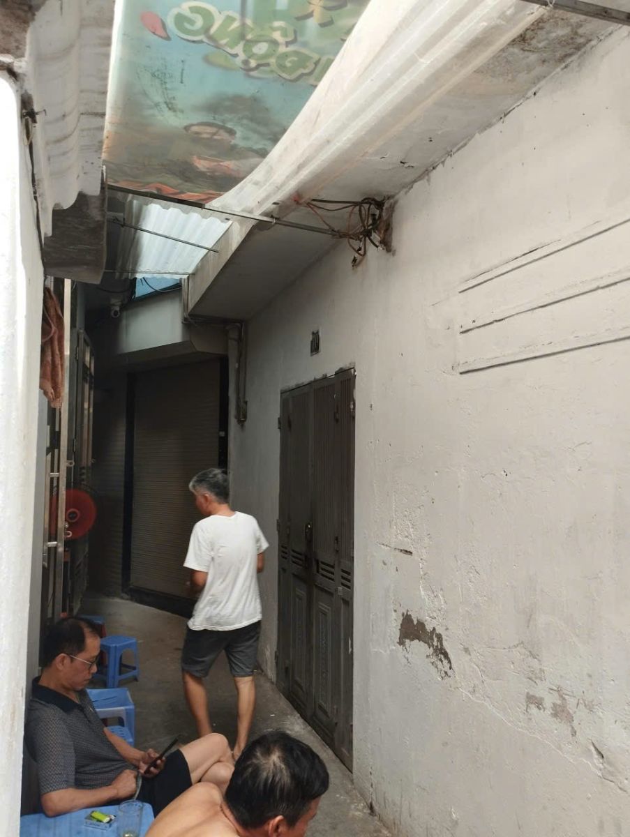 Bán nhà 3 tầng 2 phòng ngủ giá 3 tỷ – Sổ đỏ chính chủ, cách ngõ chính 2m
