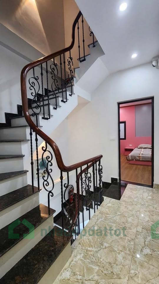 Bán nhà 4 tầng Phương Mai - Đống Đa - 43m2 - 13,5 tỷ
