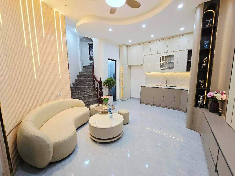 SIÊU PHẨM ĐỐNG ĐA! LÔ GÓC 3 MẶT THOÁNG - 5 Tầng, MT 6.3M - TẶNG FULL NỘI THẤT - Chỉ 9.3 Tỷ!
