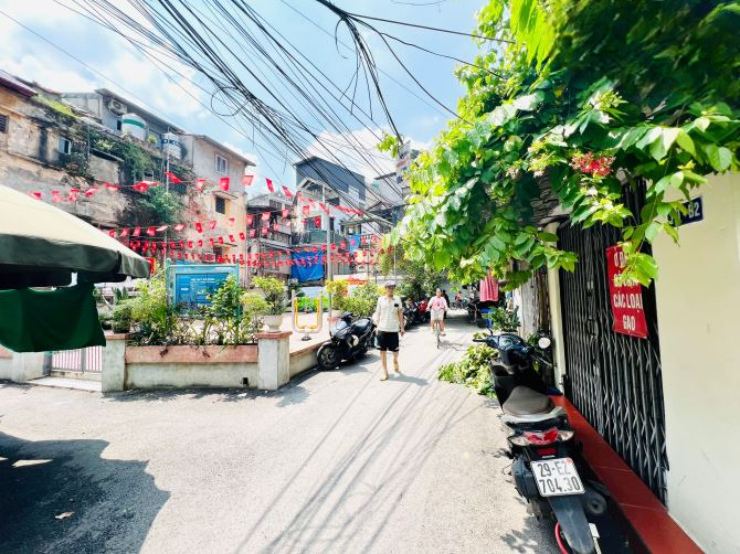 BÁN GẤP CĂN HỘ TẬP THỂ VIP1 – TẦNG 3, 214 VĂN CHƯƠNG, ĐỐNG ĐA. 60M² – 2PN. 2,25 TỶ