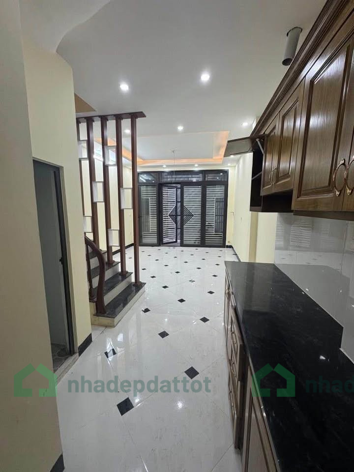 Nhà 5 tầng mới xây mặt tiền rộng - 5 tầng - chào giá 5.x tỷ - Hà Đông