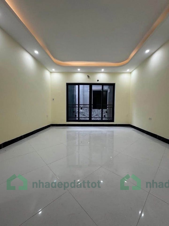 Nhà 5 tầng mới xây mặt tiền rộng - 5 tầng - chào giá 5.x tỷ - Hà Đông