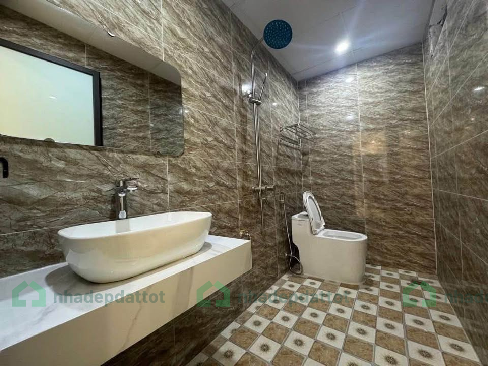 Nhà 5 tầng mới xây mặt tiền rộng - 5 tầng - chào giá 5.x tỷ - Hà Đông