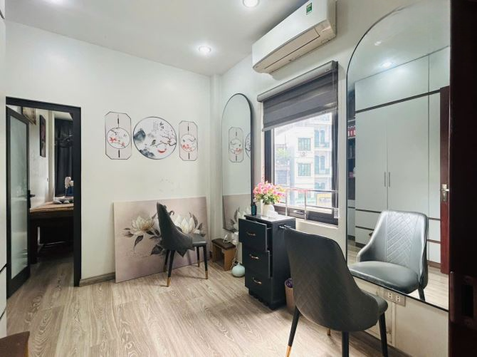 Tôi cần bán nhà Số 6 + 8 Phố Bạch Mai. 69m - Mặt tiền 5,8m - Ngõ sau ô tô tránh - 32,6 tỷ