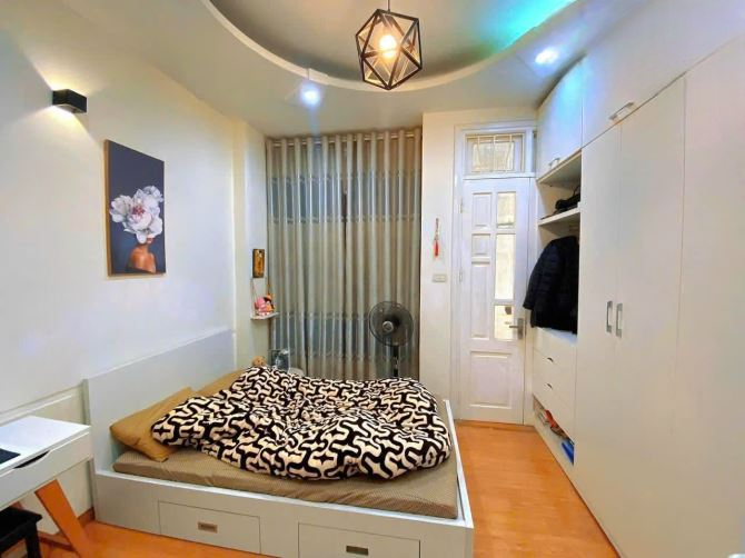 SOS - Nhà Trương Định - Cách phố 40m - Lô góc 2 mặt thoáng - 28M2*5T chỉ 4,95Tỷ