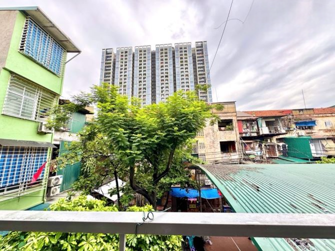 Căn hộ tầng 3 phố Thanh Nhàn - 2 ngủ riêng biệt - Oto đỗ cổng