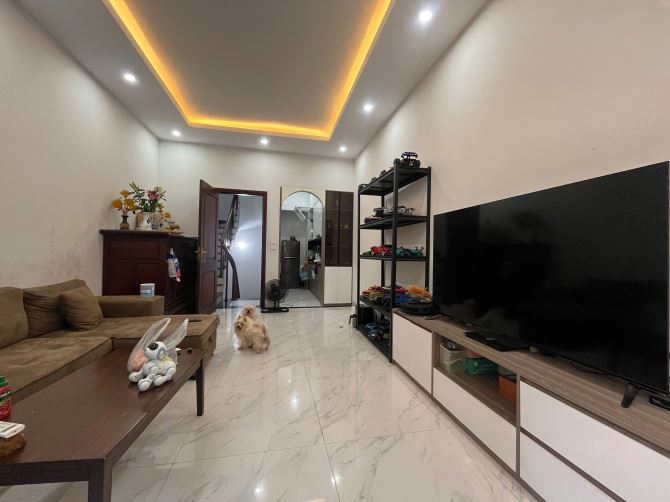 Bán nhà 40m2 Ngõ Quỳnh - HBT - dân xây mới 4 tầng - mặt tiền 4.2m - Giá 10.9 tỷ có TL