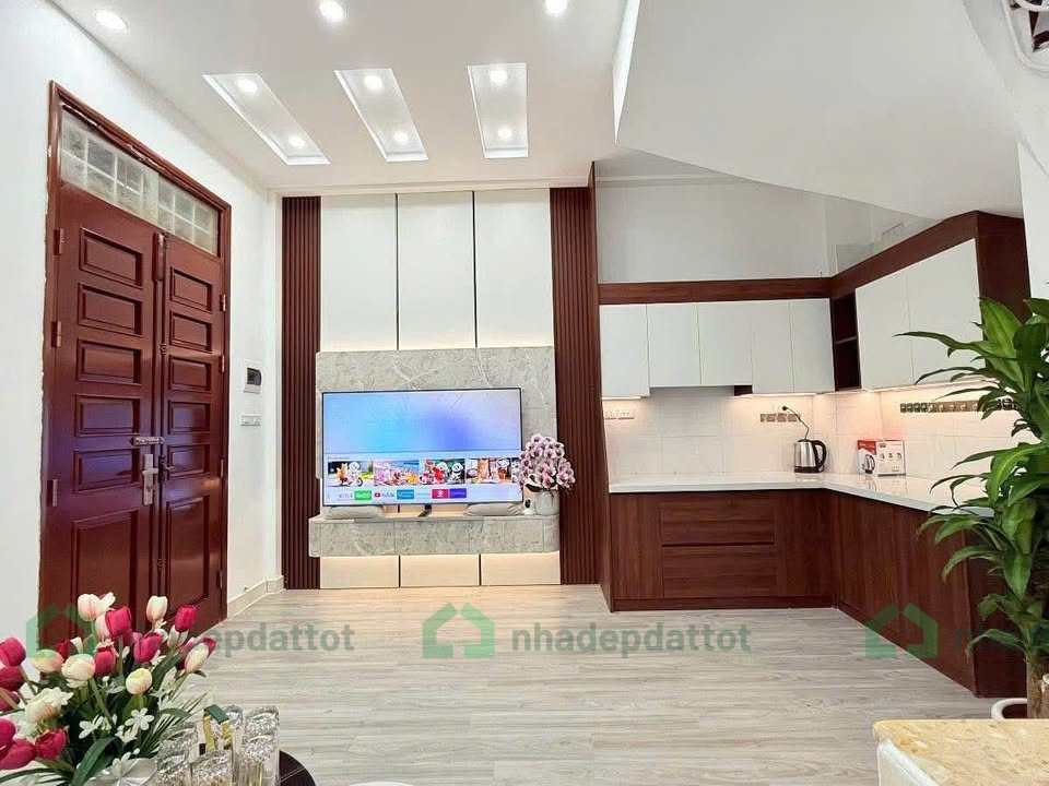 BÁN NHÀ PHỐ VÕ CHÍ CÔNG – NGÕ THÔNG RỘNG – 5 TẦNG ĐẸP GẦN PHỐ - GIẢM NGAY 300 TRIỆU!
