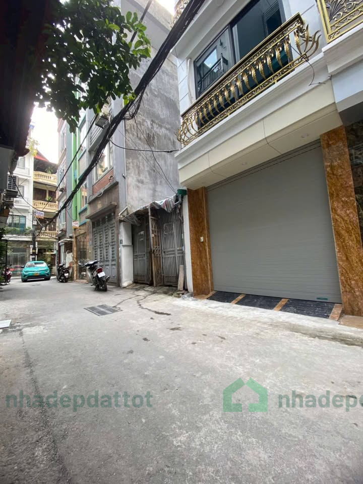 NHÀ LẠC LONG QUÂN – Ô TÔ VÀO NHÀ – CÓ THANG MÁY – GẦN PHỐ