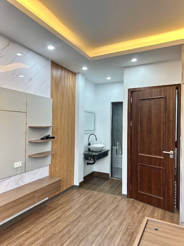 Tây Hồ, căn xinh 30m², 5 tầng thang máy, full nội thất hiện đại. Hơn 8 tỷ