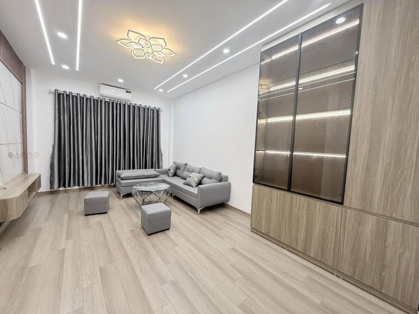 Nhà 6 tầng thang máy Tây Hồ – 40m² – Giá 9.xxx tỷ