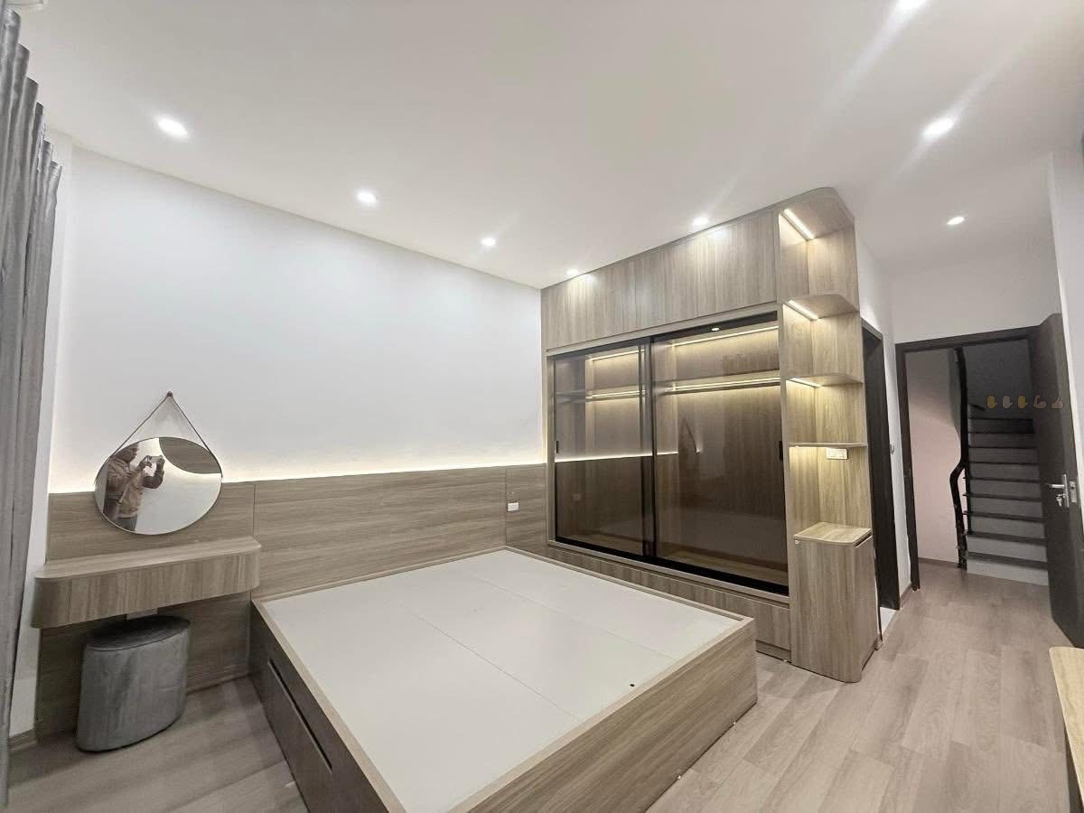 Nhà 6 tầng thang máy Tây Hồ – 40m² – Giá 9.xxx tỷ