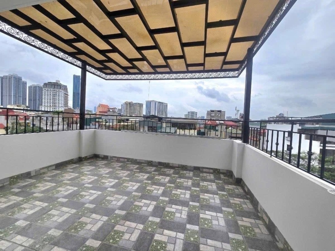 Nhà 6 tầng thang máy Tây Hồ – 40m² – Giá 9.xxx tỷ