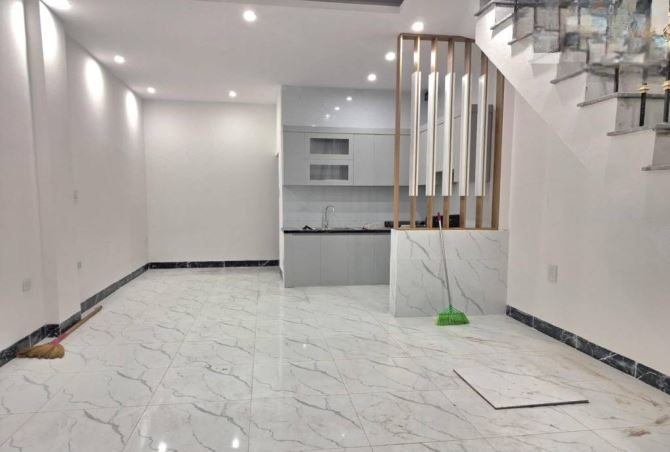 Bán nhà Quảng An Tây Hồ 3 tầng 50m2 giá 3,3 tỷ ( miễn trung gian môi giới)