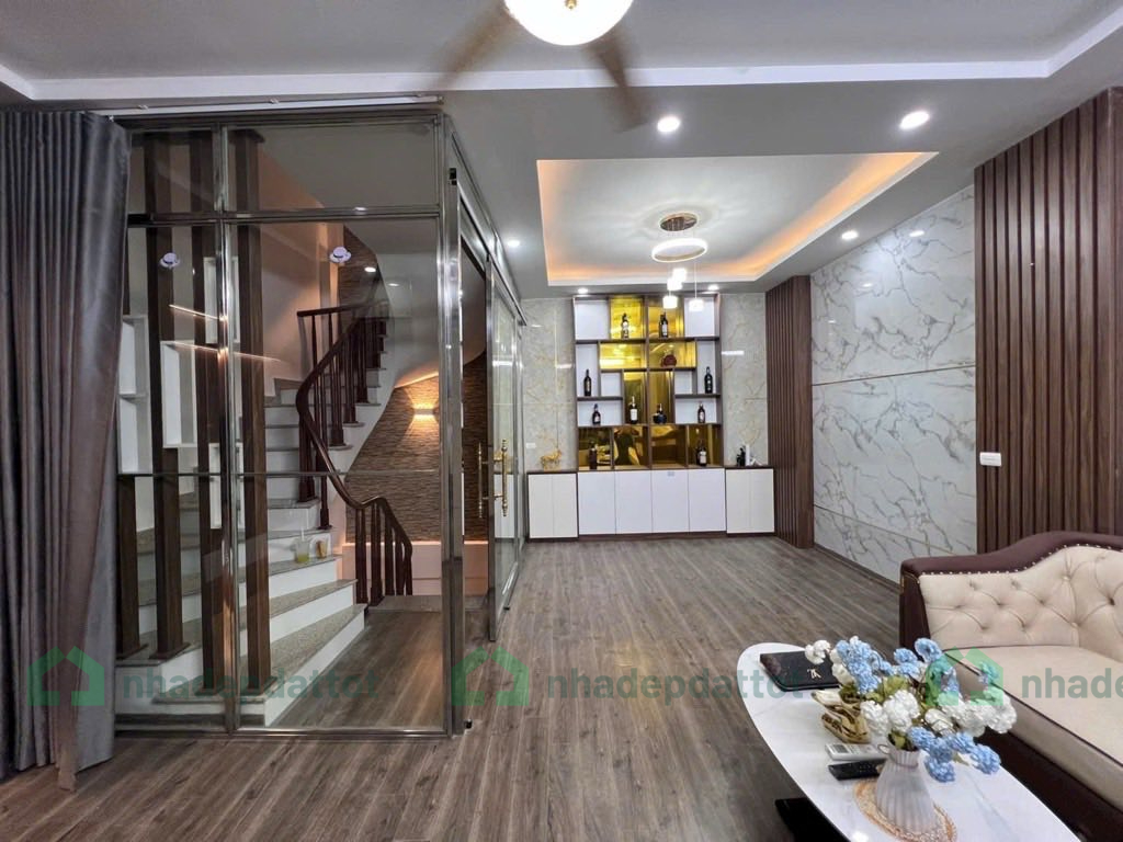 CHỈ HƠN 13 TỶ – SỞ HỮU NHÀ 6 TẦNG ĐẸP NHƯ MỚI PHỐ NHÂN HÒA – TRUNG TÂM THANH XUÂN