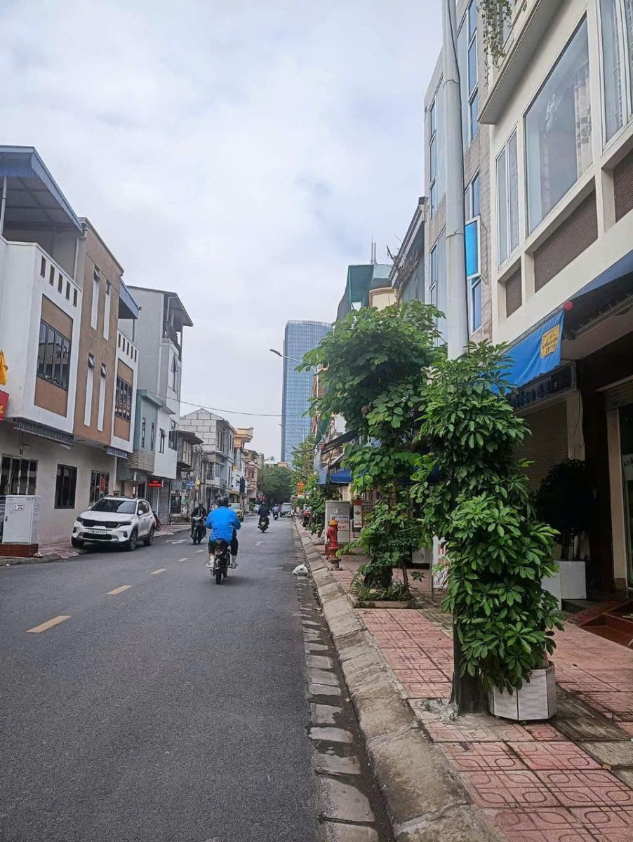 🏠BÁN NHÀ MẶT PHỐ HIẾM – 3,5 TẦNG – VỈA HÈ RỘNG – SỔ ĐỎ🏠