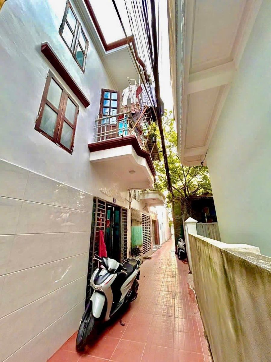 Bán Nhà Ngõ Trần Nguyên Hãn – 33m² – 2,5 Tầng – Giá 2,25 Tỷ