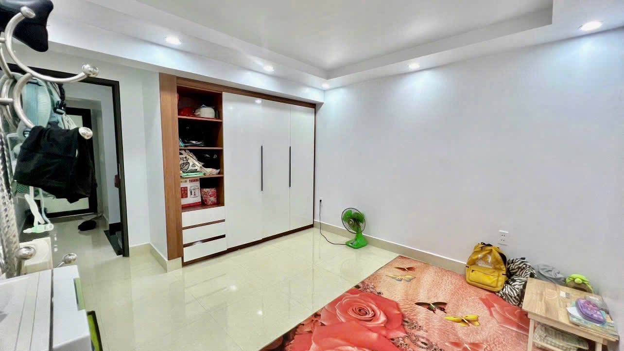Bán Nhà Ngõ Trần Nguyên Hãn – 33m² – 2,5 Tầng – Giá 2,25 Tỷ