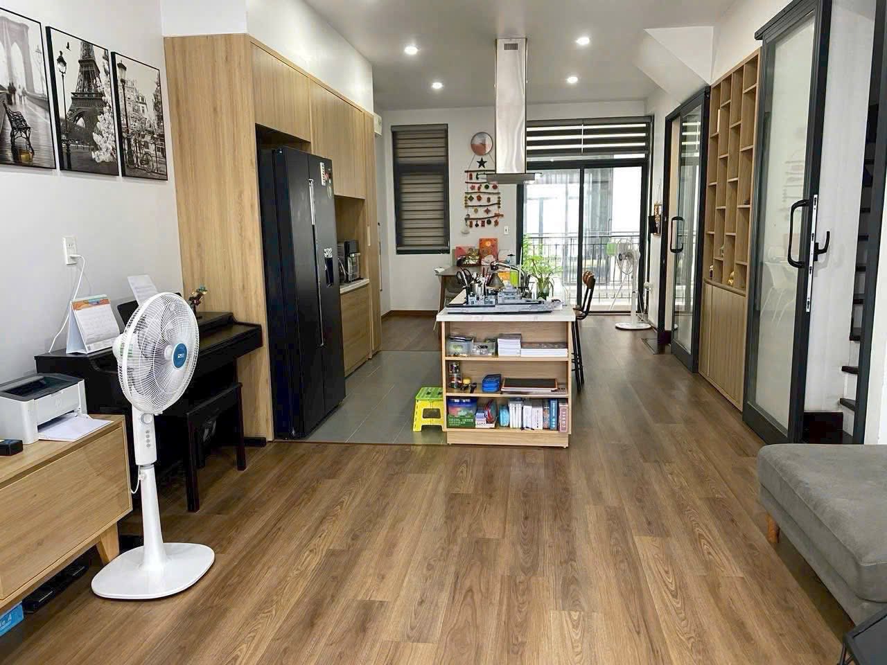 Bán Nhà Vin Marina – Võ Nguyên Giáp – 68m² x 5 Tầng – Giá 9,9 Tỷ