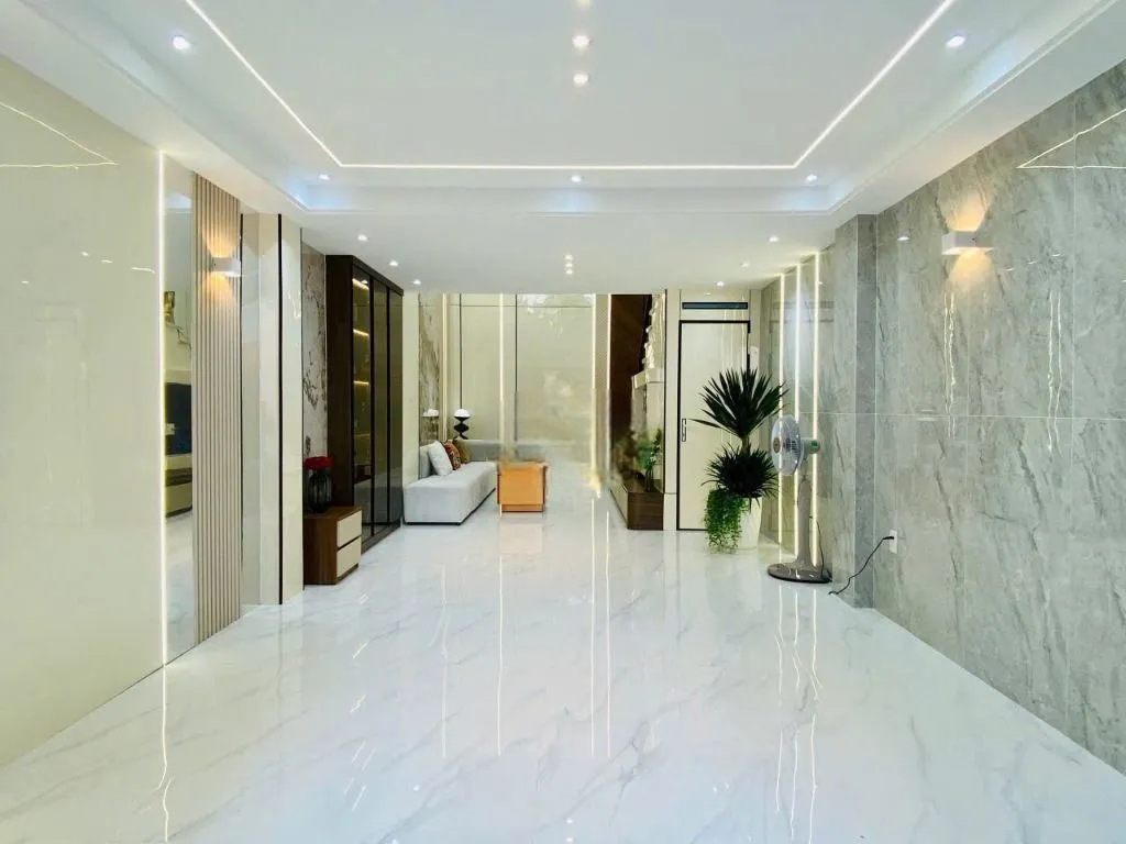 Bán nhà mặt tiền đường Hà Huy Giáp, kinh doanh sầm uất, giá 17 tỷ