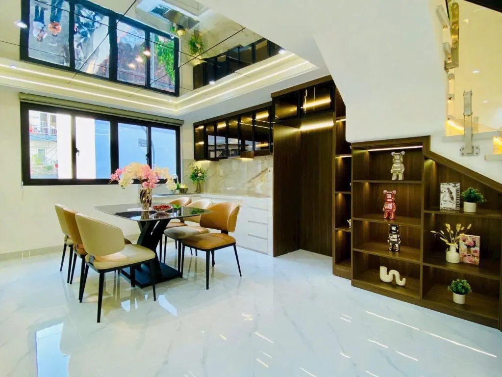 Bán nhà mặt tiền đường Hà Huy Giáp, kinh doanh sầm uất, giá 17 tỷ