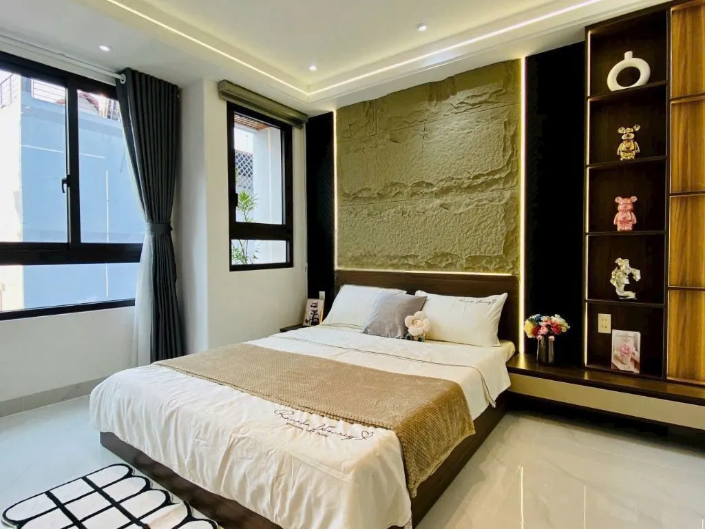 Bán nhà mặt tiền đường Hà Huy Giáp, kinh doanh sầm uất, giá 17 tỷ