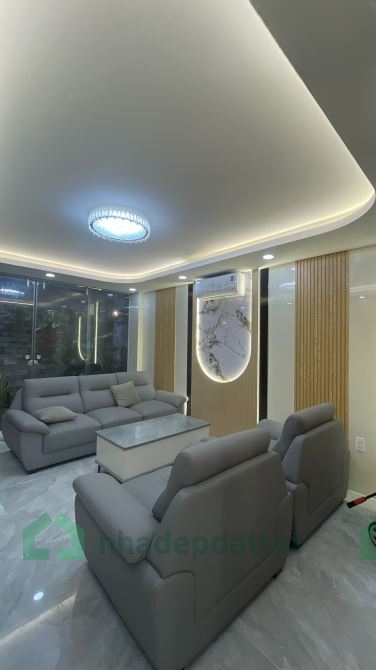 NHÀ ĐẸP 4 TẦNG CÓ THANG MÁY – NỘI THẤT GỖ CAO CẤP – GẦN CÔNG VIÊN, CHỢ, TRƯỜNG HỌC