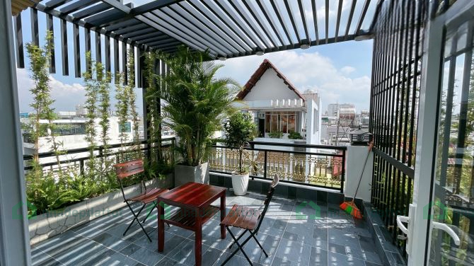 NHÀ ĐẸP 4 TẦNG CÓ THANG MÁY – NỘI THẤT GỖ CAO CẤP – GẦN CÔNG VIÊN, CHỢ, TRƯỜNG HỌC