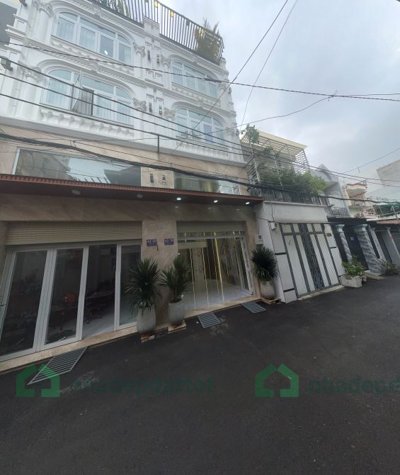 NHÀ ĐẸP 4 TẦNG CÓ THANG MÁY – NỘI THẤT GỖ CAO CẤP – GẦN CÔNG VIÊN, CHỢ, TRƯỜNG HỌC