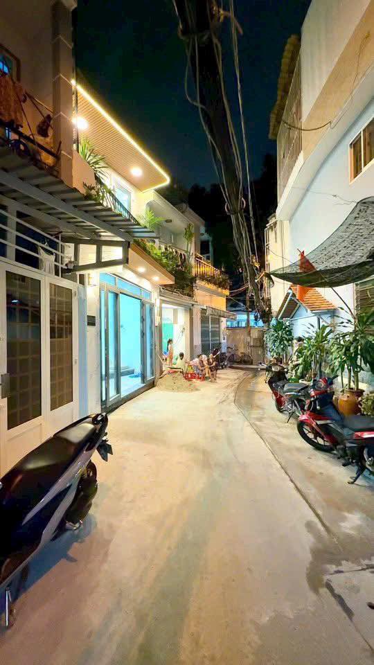 Bán Nhà Mặt Tiền Kinh Doanh - Quận 7
