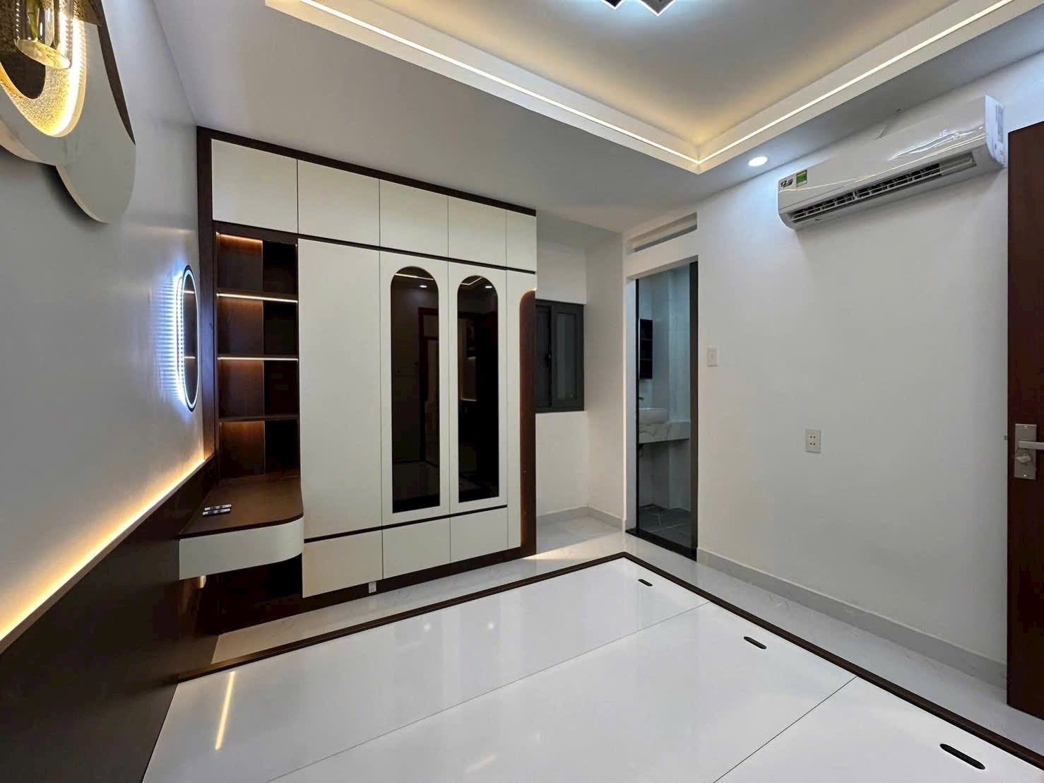Bán Nhà Mặt Tiền Kinh Doanh - Quận 7