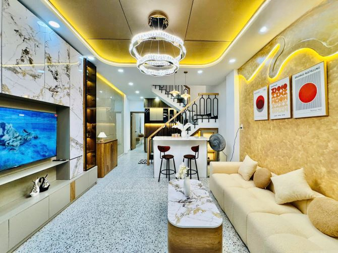 BÁN NHÀ gần mặt tiền đường Thích Quảng Đức. Quận Phú Nhuận, Dt: 4 x 15m. Giá rẻ 7,45 tỷ
