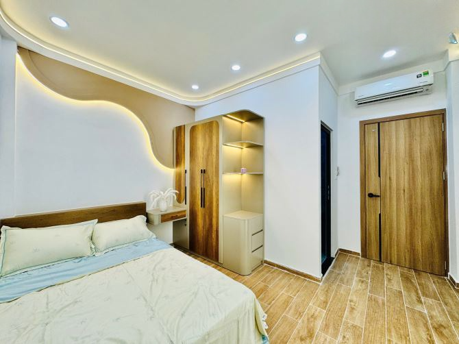 BÁN NHÀ gần mặt tiền đường Thích Quảng Đức. Quận Phú Nhuận, Dt: 4 x 15m. Giá rẻ 7,45 tỷ