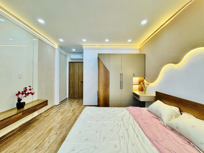 BÁN NHÀ gần mặt tiền đường Thích Quảng Đức. Quận Phú Nhuận, Dt: 4 x 15m. Giá rẻ 7,45 tỷ