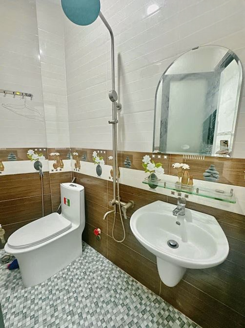 NHÀ 4 TẦNG MTKD, VỊ TRÍ ĐẮT GIÁ, trung tâm khu cao tầng Phan Xích Long sầm uất - 6,5 TỶ