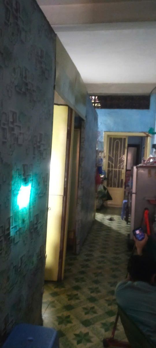 Nhà tập thể 4 lầu - bán lầu 2 - địa chỉ 194 Võ Văn Kiệt phường Bến Thành Quận 1 -  ngang 5, 75 m - dài 29,81m - giá 8 tỷ 1