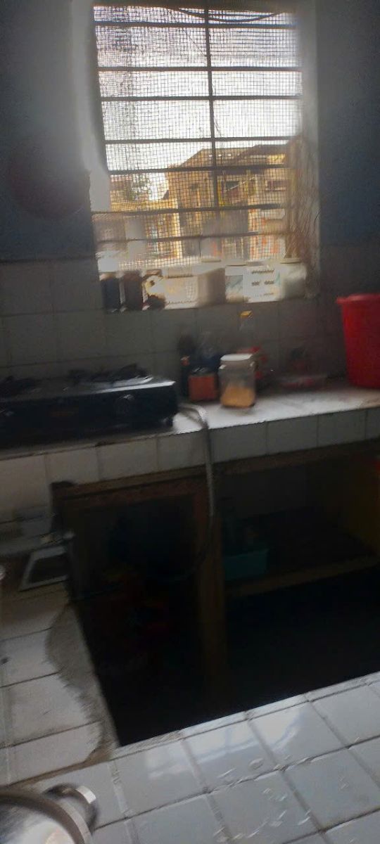 Nhà tập thể 4 lầu - bán lầu 2 - địa chỉ 194 Võ Văn Kiệt phường Bến Thành Quận 1 -  ngang 5, 75 m - dài 29,81m - giá 8 tỷ 1