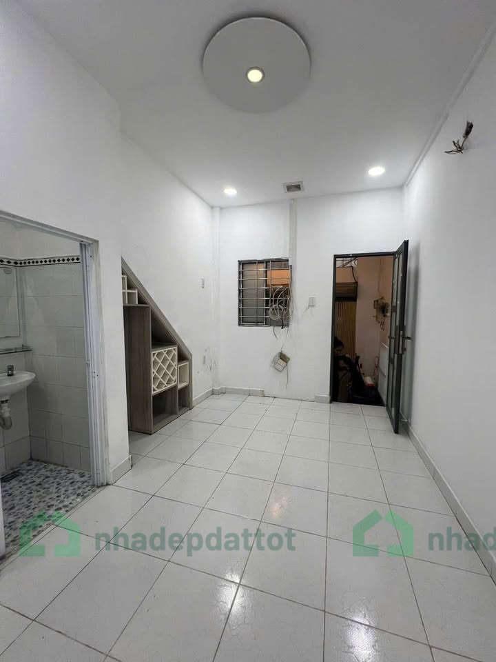 Nhà mới 3 tầng - Quận 1 - 21,7m2 - 4,8 tỷ