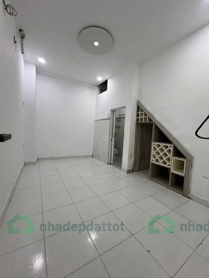 Nhà mới 3 tầng - Quận 1 - 21,7m2 - 4,8 tỷ