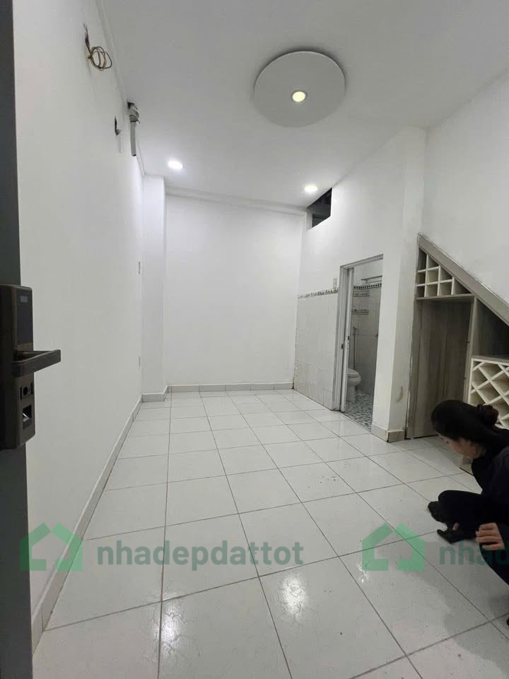 Nhà mới 3 tầng - Quận 1 - 21,7m2 - 4,8 tỷ