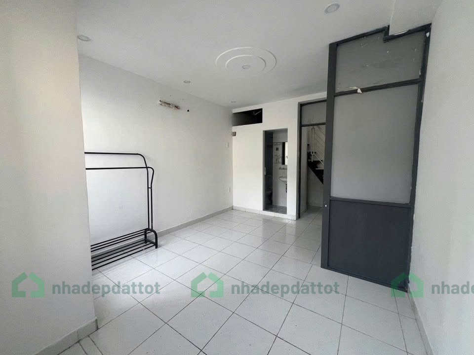 Nhà mới 3 tầng - Quận 1 - 21,7m2 - 4,8 tỷ