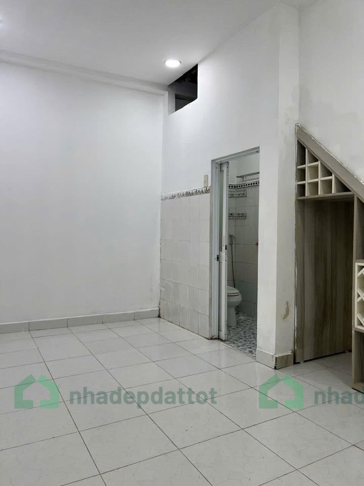 Nhà mới 3 tầng - Quận 1 - 21,7m2 - 4,8 tỷ