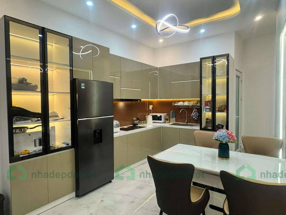 Nhà siêu vị trí sát vòng xoay Ngã Bảy, gần đường 3/2, chỉ 50m ra mặt tiền Lê Hồng Phong!