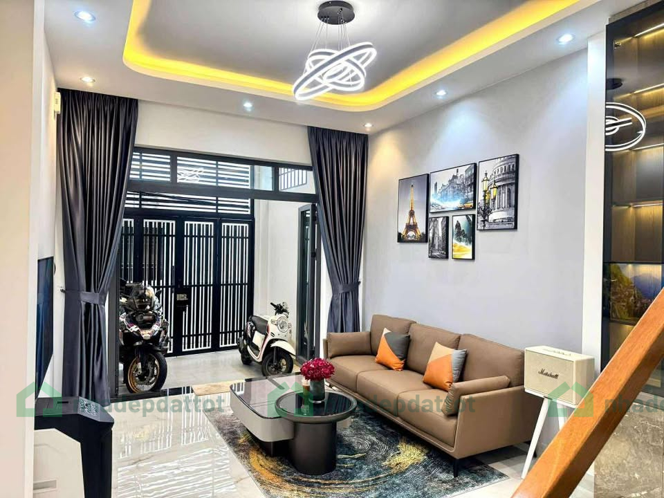 Nhà siêu vị trí sát vòng xoay Ngã Bảy, gần đường 3/2, chỉ 50m ra mặt tiền Lê Hồng Phong!