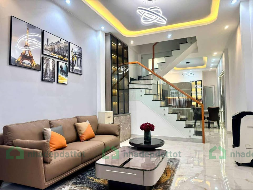 Nhà siêu vị trí sát vòng xoay Ngã Bảy, gần đường 3/2, chỉ 50m ra mặt tiền Lê Hồng Phong!
