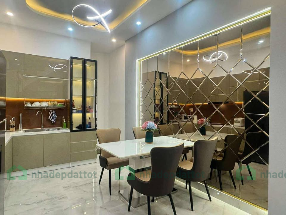 Nhà siêu vị trí sát vòng xoay Ngã Bảy, gần đường 3/2, chỉ 50m ra mặt tiền Lê Hồng Phong!