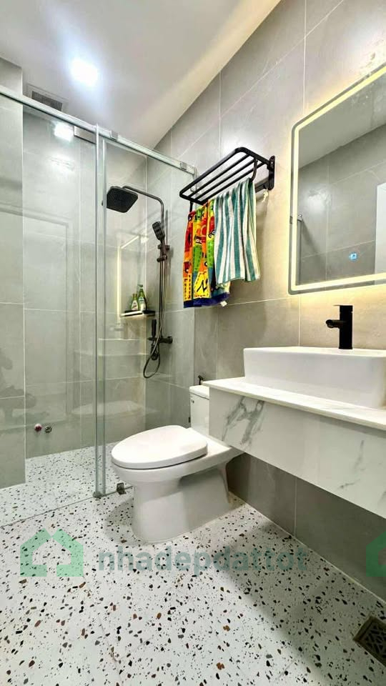 Nhà siêu vị trí sát vòng xoay Ngã Bảy, gần đường 3/2, chỉ 50m ra mặt tiền Lê Hồng Phong!