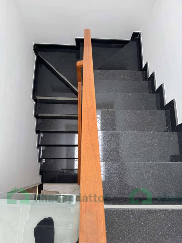 Nhà siêu vị trí sát vòng xoay Ngã Bảy, gần đường 3/2, chỉ 50m ra mặt tiền Lê Hồng Phong!